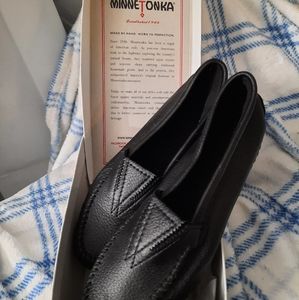 Minnetonka Deerskin Gore front moccasin